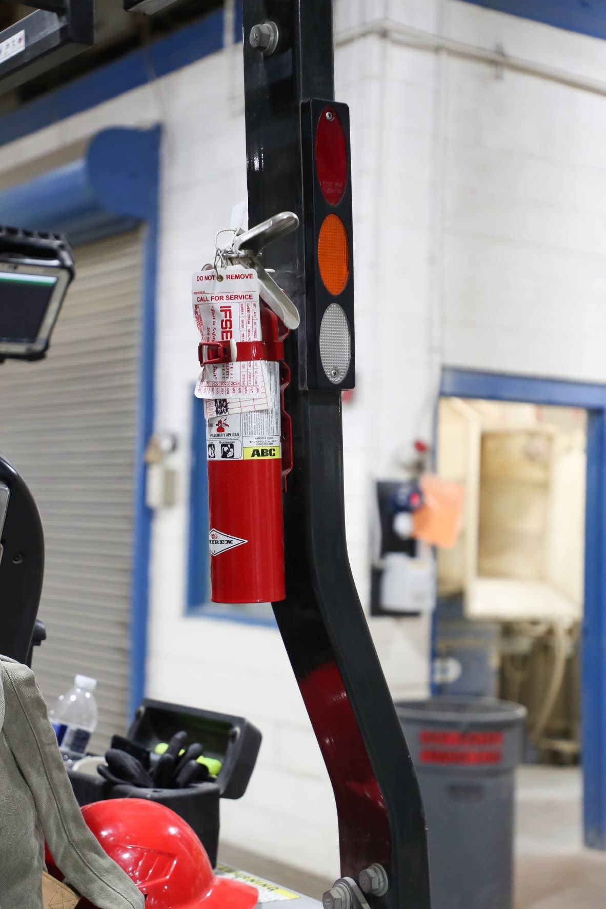 2.5 Pound ABC Dry Chemical Fire Extinguisher with Wall Bracket O561484
